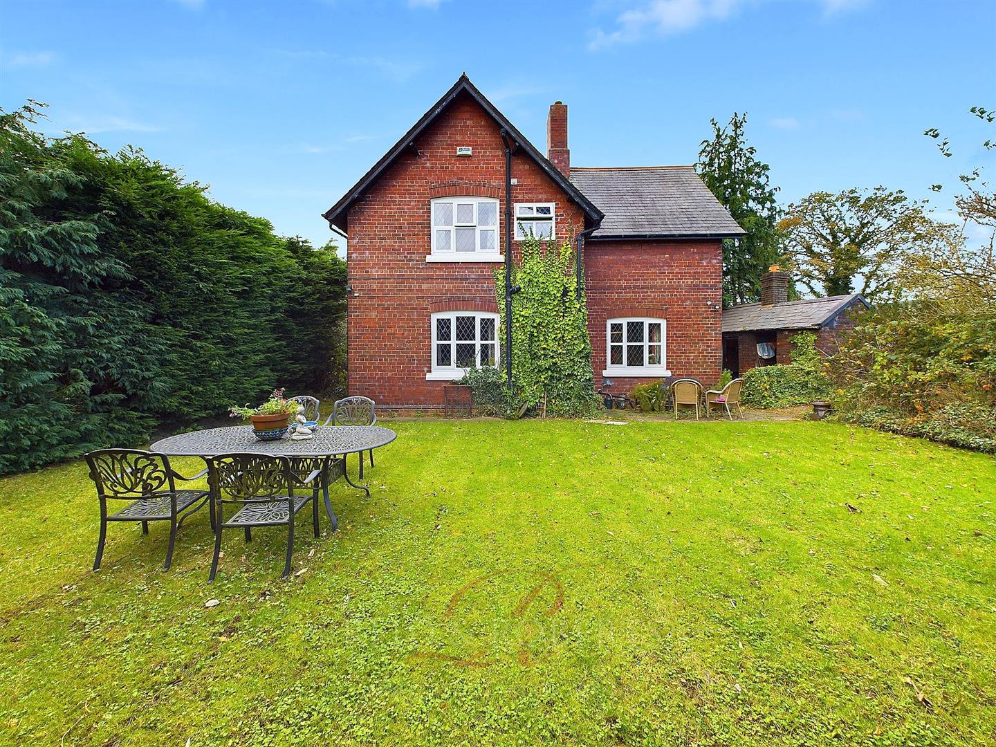 CAM03999G0-PR0034-STILL002.jpg